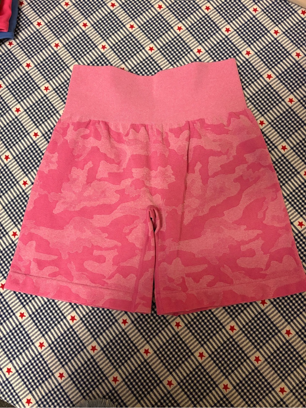 NVGTN Bubble Gum Pink Camo Seamless Shorts